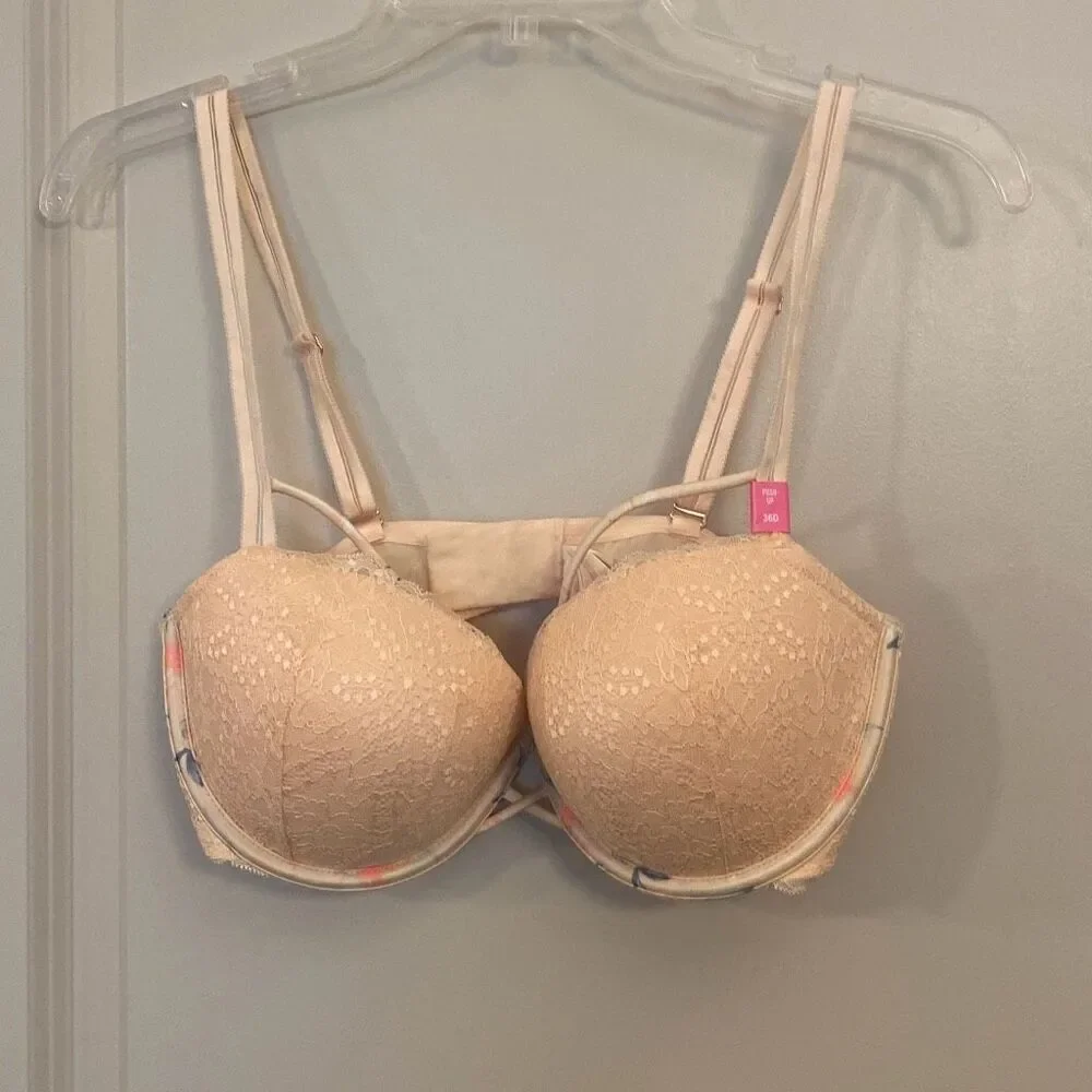 Victoria’s Secret push-up bra size 36D - Picture 2 of 9